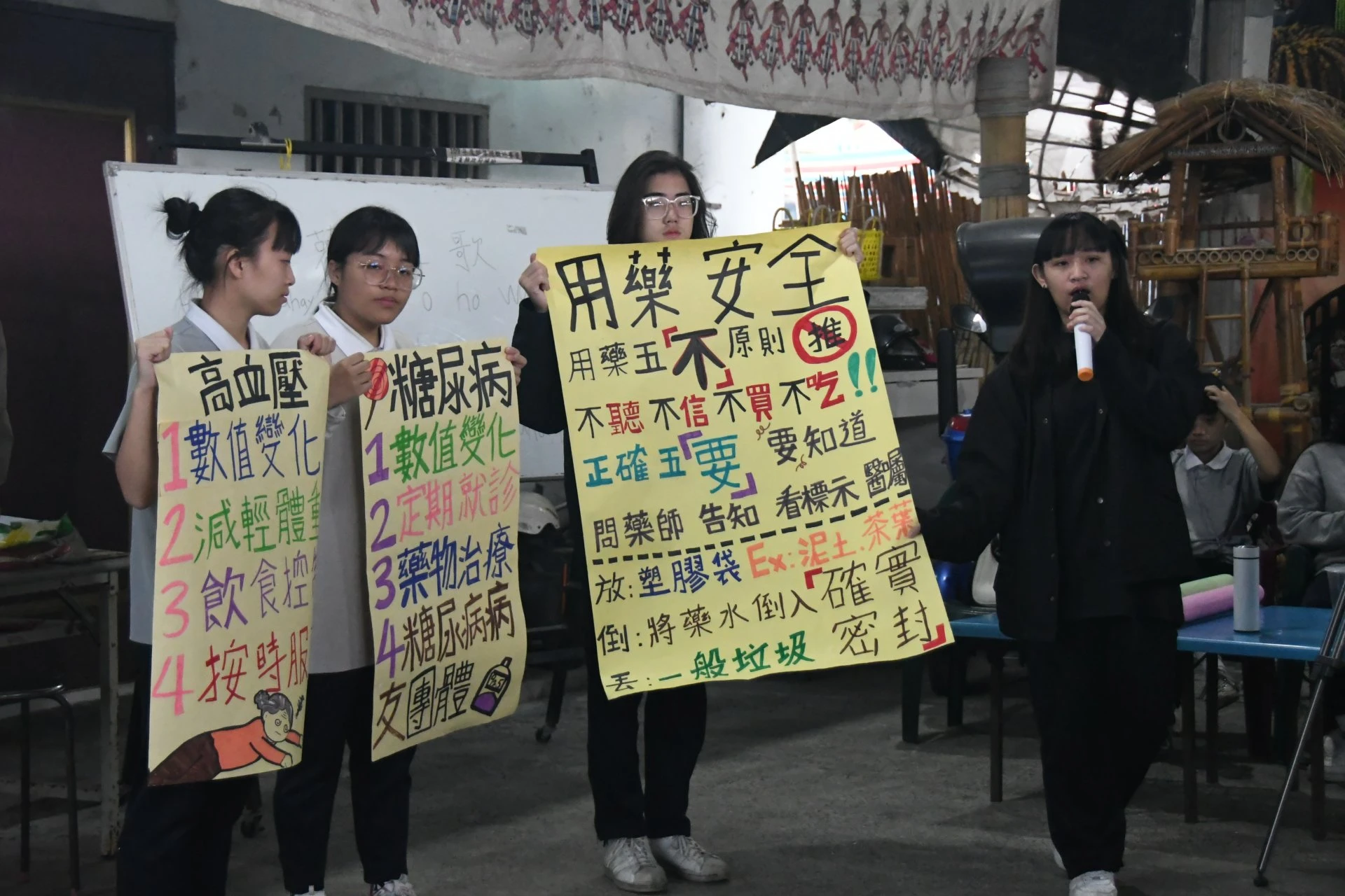 長輩可能有高血壓、糖尿病等好幾種疾病,所以,得事前做足功課,以免傳遞資訊錯誤。