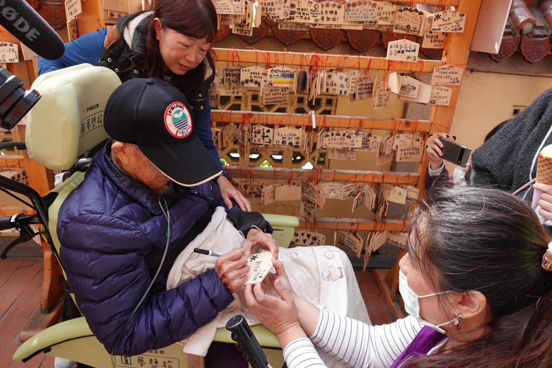 伊甸圓夢憩旅帶阿公舊地重遊,回到多年前與家人一起出遊的日月潭,坐渡輪憶當年。