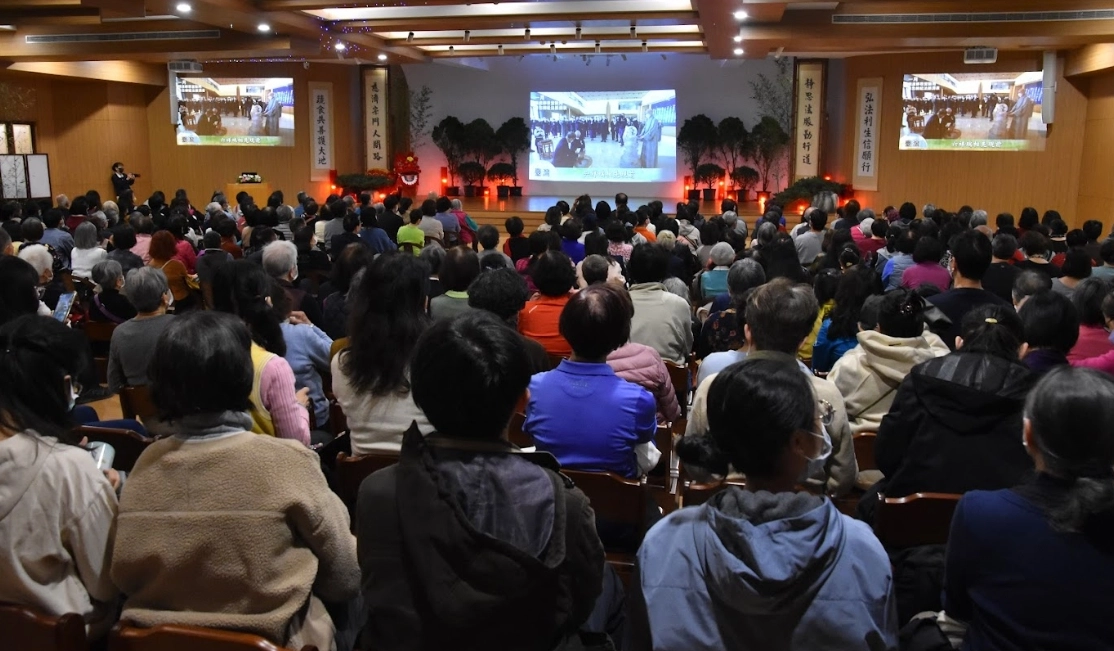 想要吃喝玩樂、闖關禮物、為新的來年祈福、還有福慧紅包吉祥一整年,慈濟基金會中正區慈濟志工舉辦歲末祝福猶如一場熱鬧的嘉年華會。