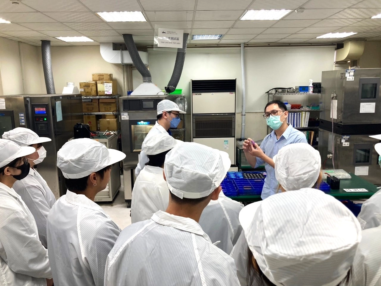 展望會兒少實際走訪企業探索實務工作應具備的態度與技能,加強職場職能競爭力。