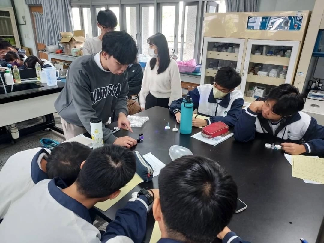 實驗課程可培養與訓練觀察力和實驗操作的能力,並強化同學們解決環境問題的使命感。