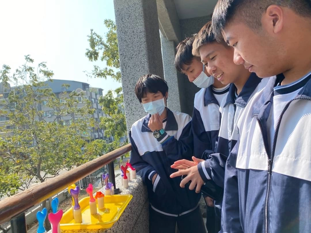 郭尚沃同學分享此次課程不僅學到如何從自然學習,並可利用其優勢來造福人類。