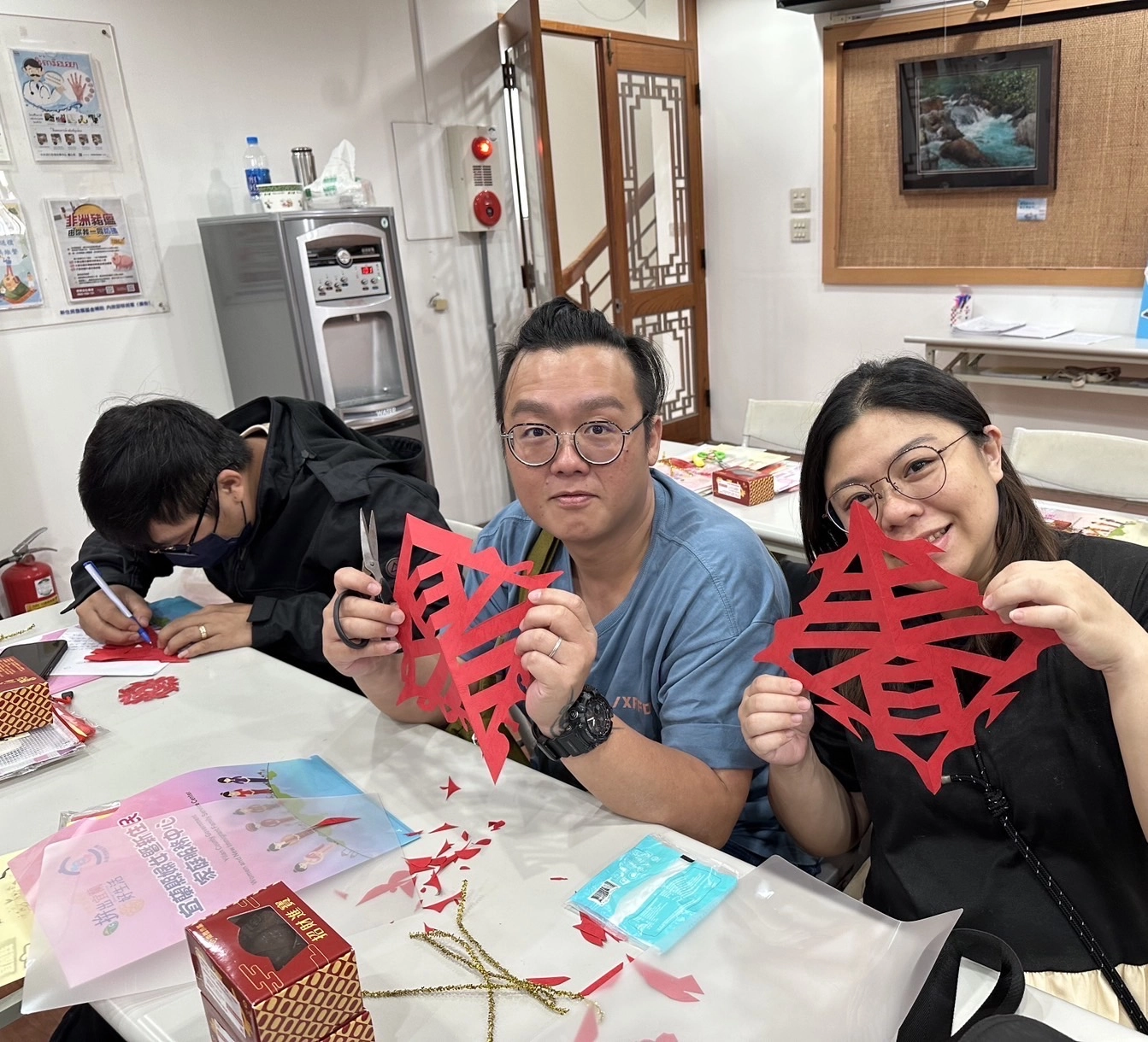 新住民家庭完成春聯吊飾作品