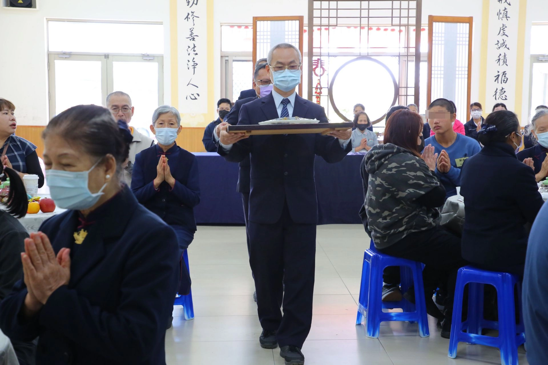 嘉義慈濟舉辦「冬令發放暨歲末圍爐活動」,圖為1月21日慈濟大林環保站場次。