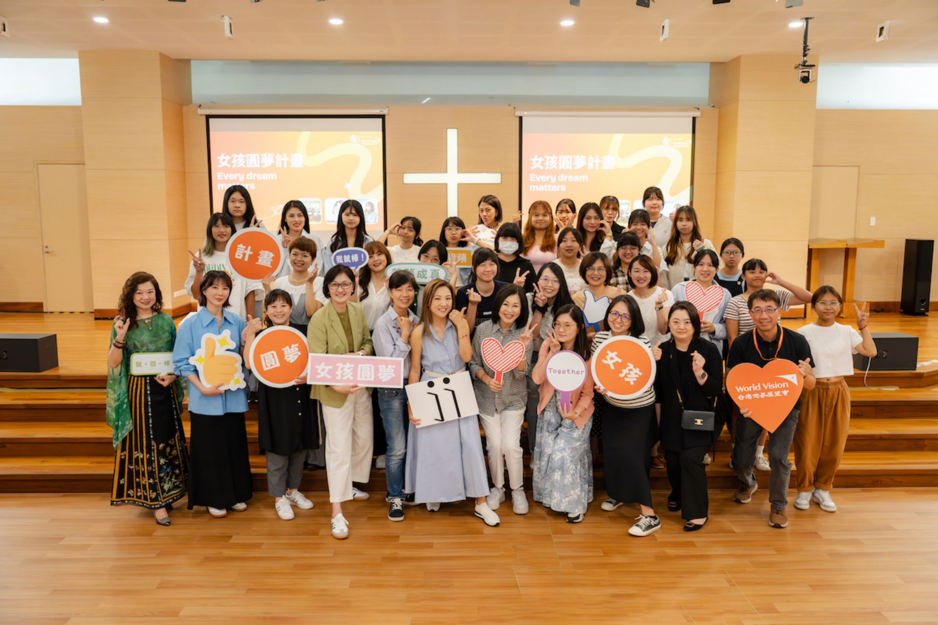 台灣世界展望會第二屆「女孩圓夢計畫」啟動,透過學姐帶著女孩的傳承模式,讓弱勢女孩有更多機會與契機,獲得職涯探索的機會,從學姐身上看到未來的樣貌。