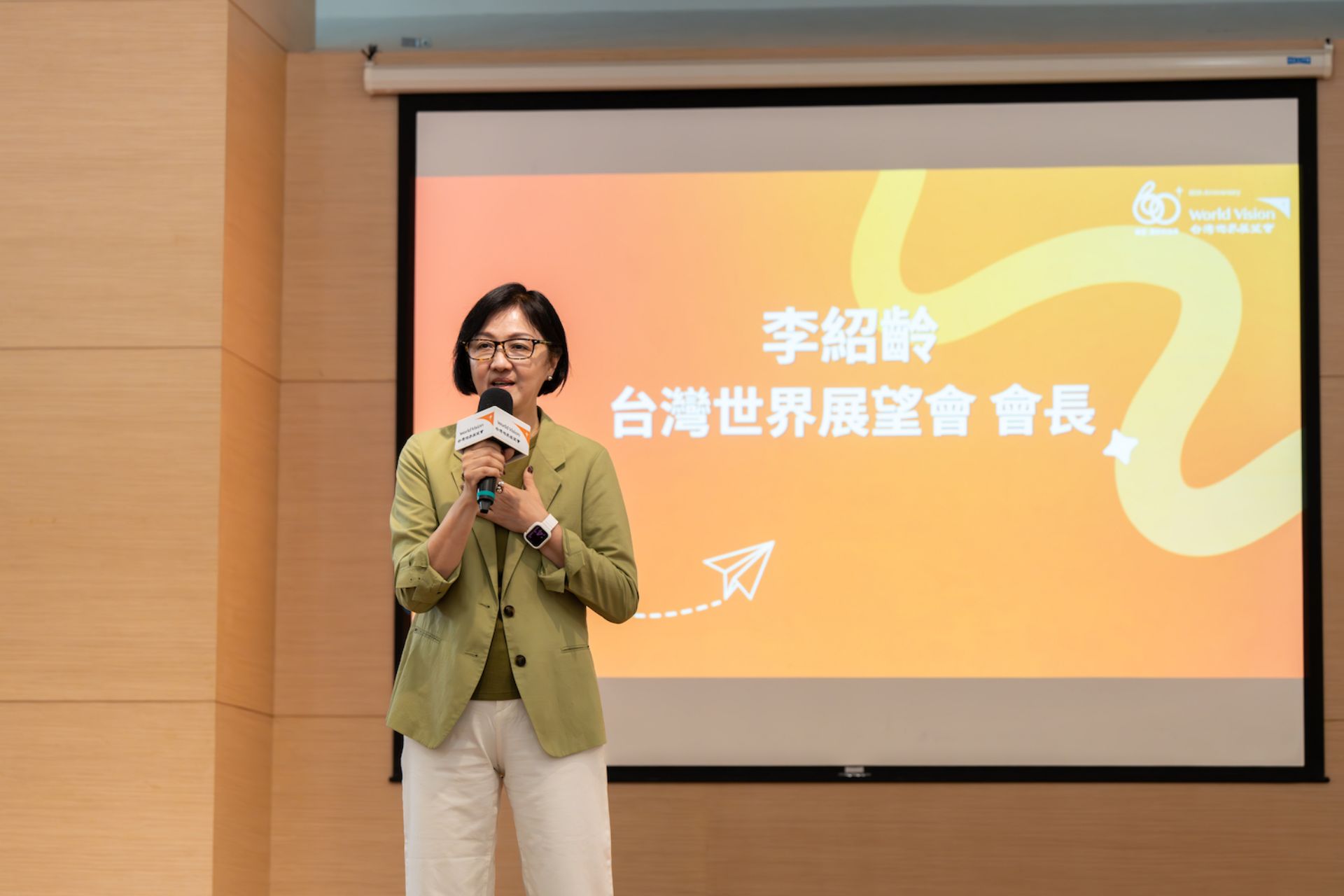 台灣世界展望會與仲誼集團合作開設通識課程,讓女孩們接觸不同領域知識也提升實戰經驗。圖為展望會會長李紹齡。