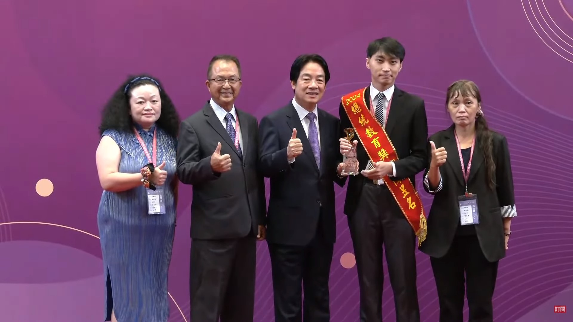 陳昱名大學起在校歷年成績、操行穩定地保持系上第一,並考取14張專業證照,同時兼顧課業及工作。