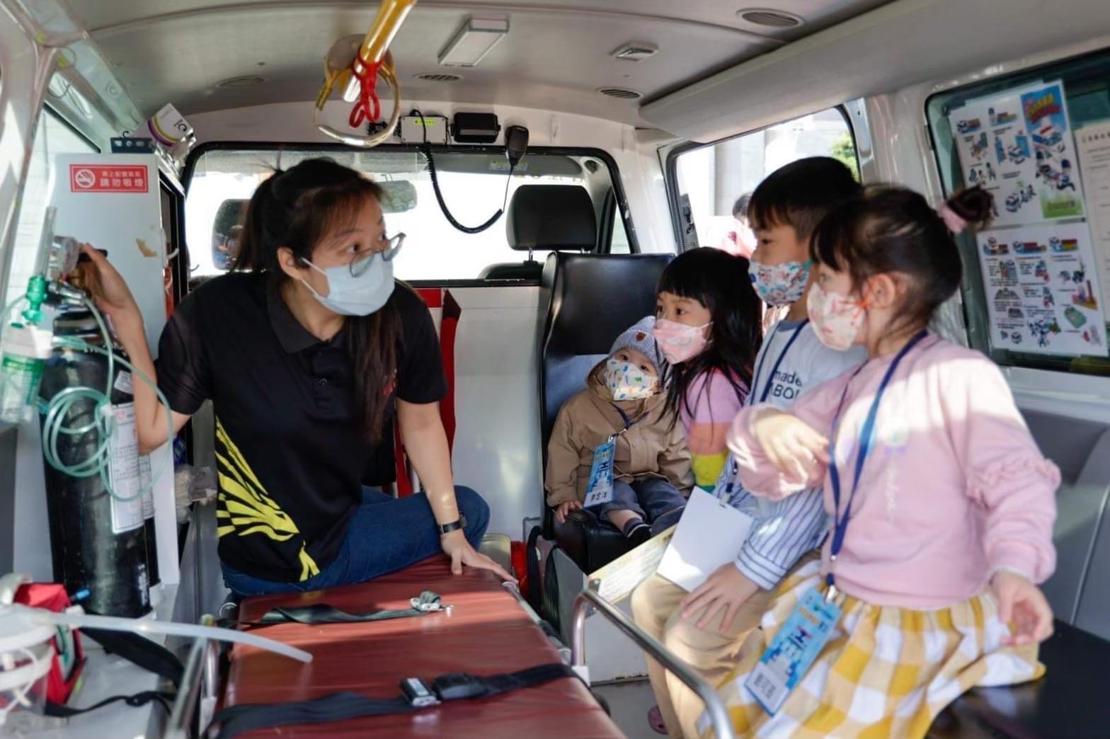 花蓮慈濟醫院護理師鄒明耘不僅是一位護理師、更是一位用心投入搶救任務的救護志工。(圖:花蓮縣消防局提供)
