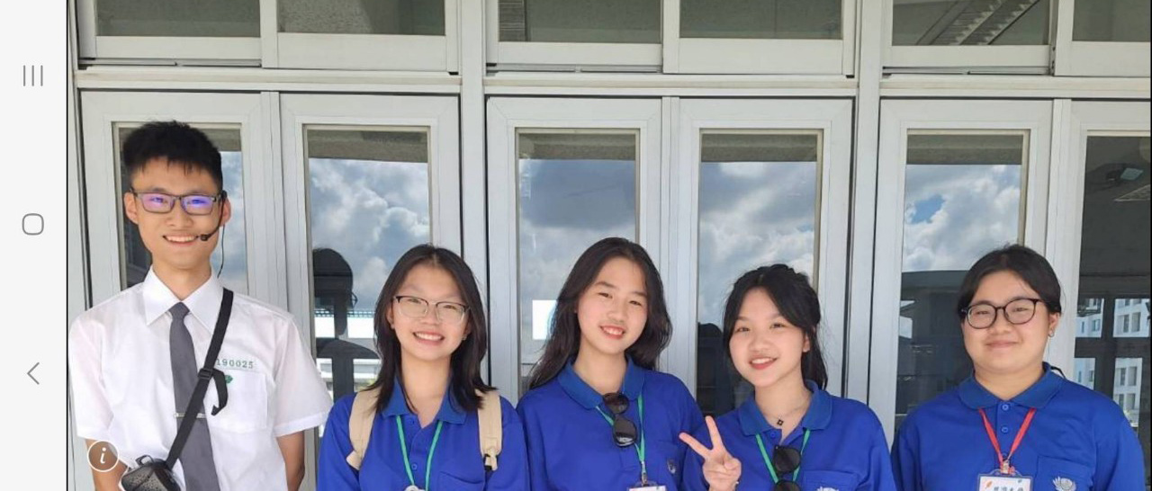 臺南慈中雙語實驗班吳秉融同學全英語校園導覽,展現慈中優雅氣質。