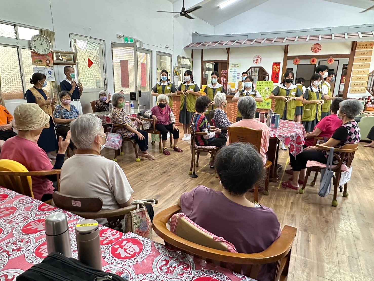 臺南慈中學生善用暑假到到大林慈濟醫院參與志工營隊,開拓眼界心界、增長慧命!