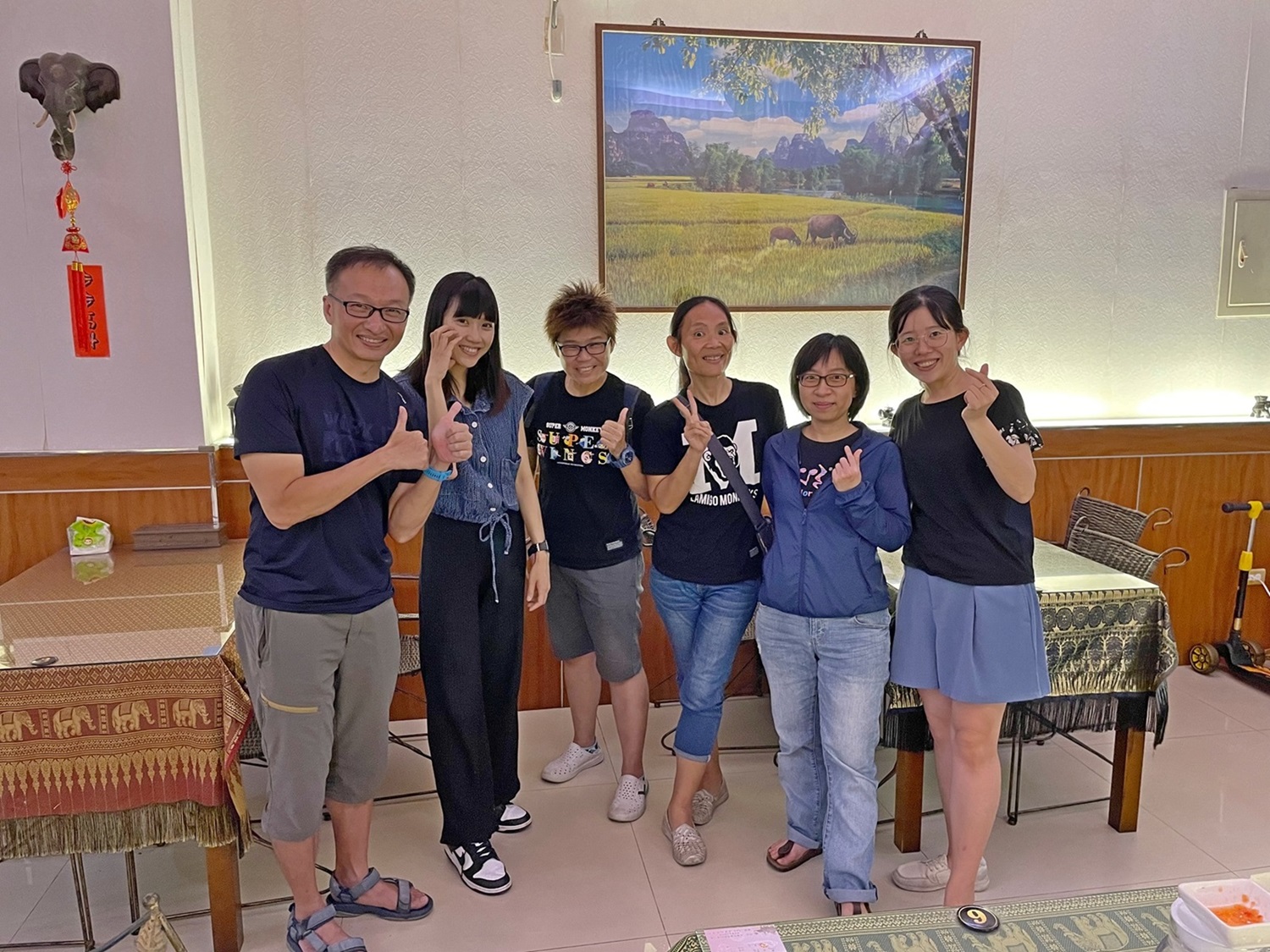 蔡佩津與學校的特教老師夥伴,彼此一同打氣,一起學習
