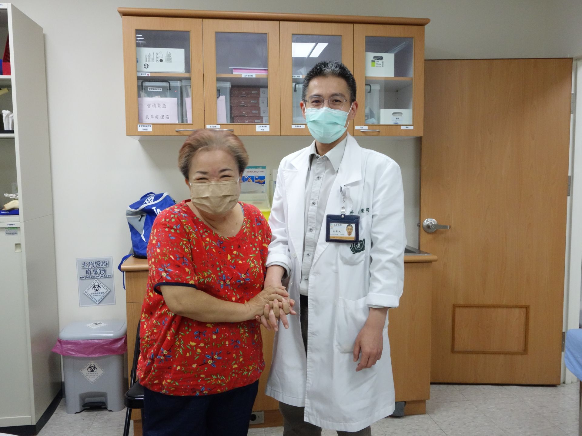陳女士經由ROSA機械手臂讓膝關節置換手術後,已順利恢復行走能力