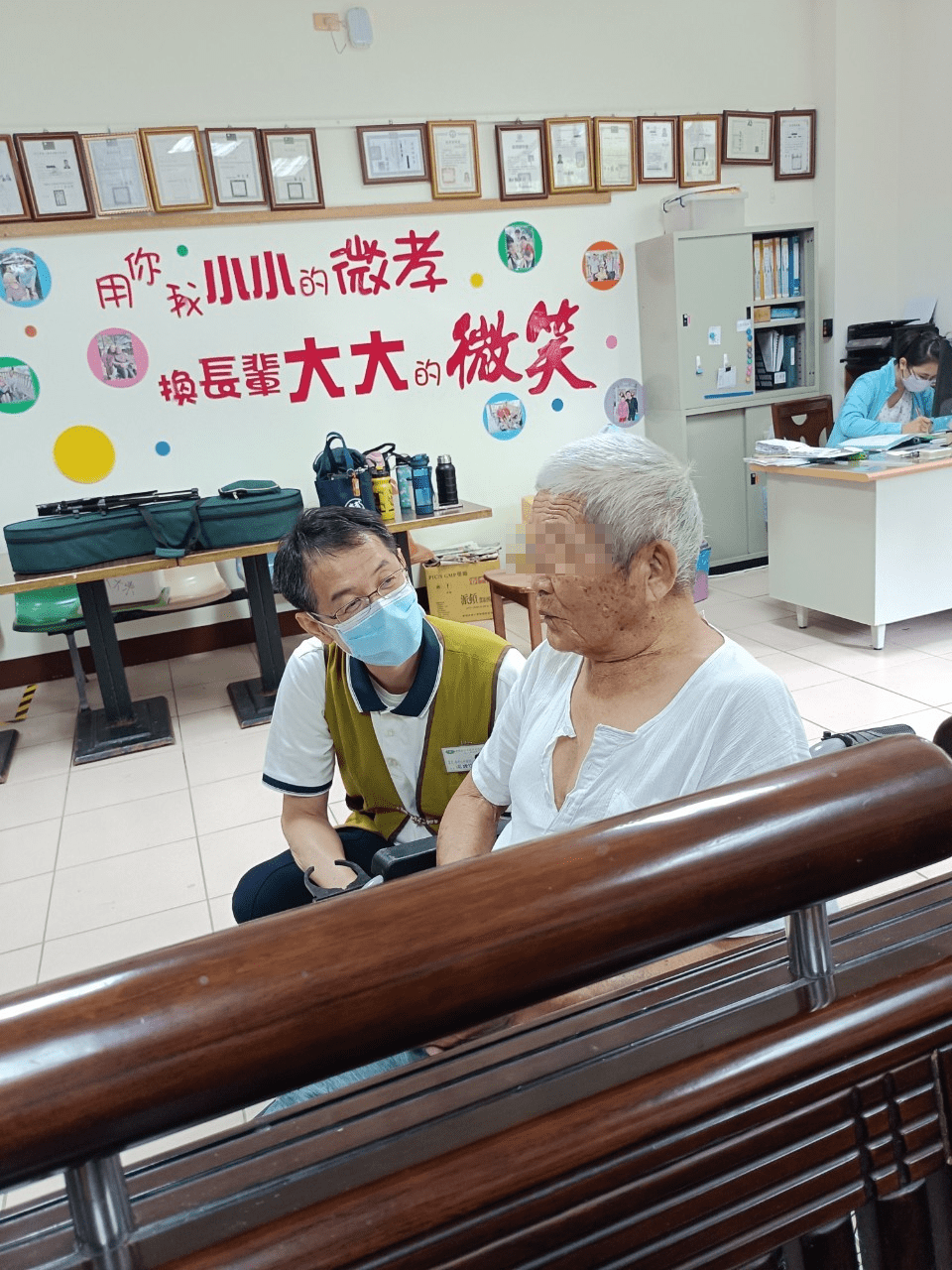 游棋竹老師在病患與長者敞開心門的過程中,聽聞了不少奇聞軼事。
