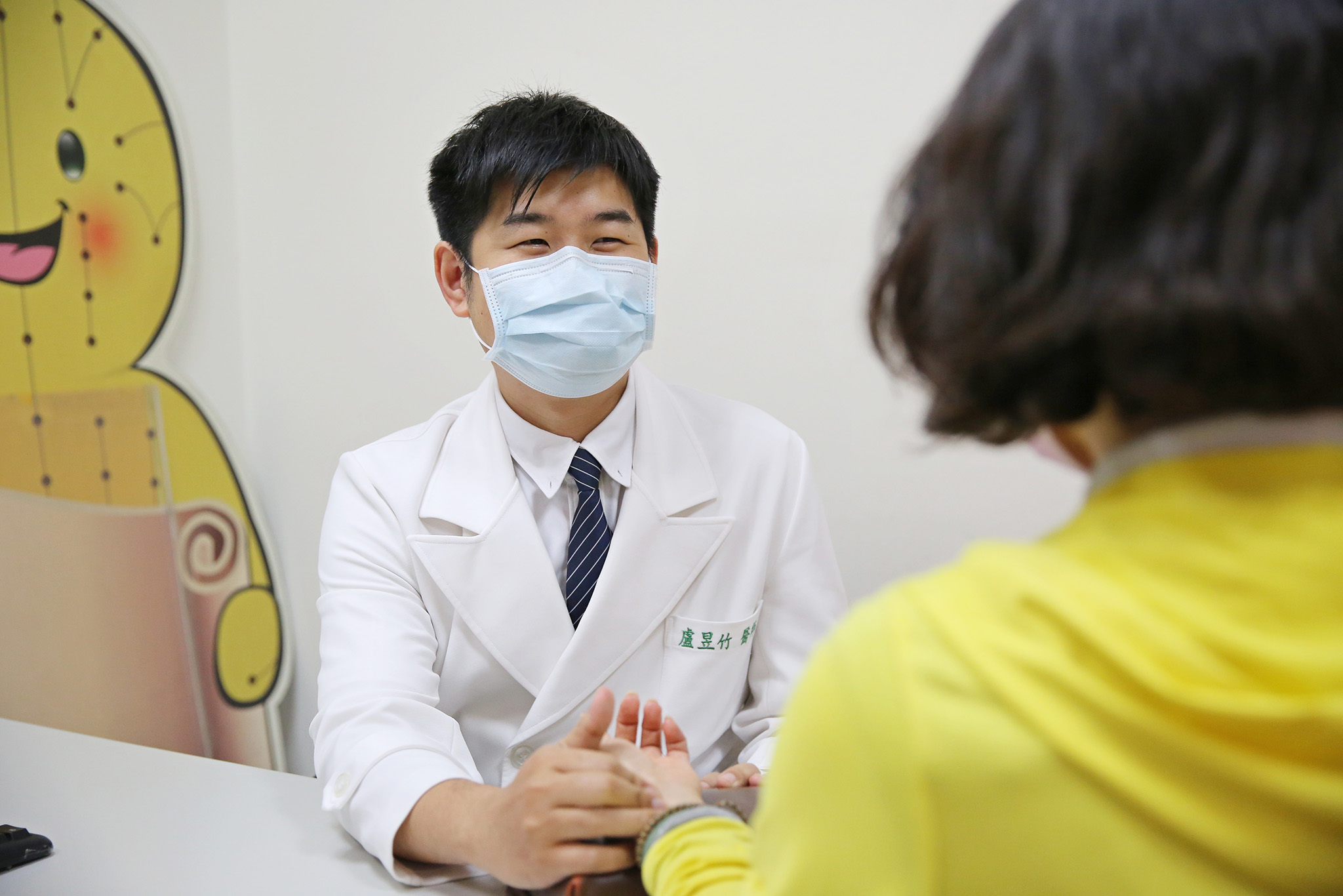 盧昱竹指出,在中醫調理的方法中,除了婦女懷孕期間可透過食補改善害喜和便秘問題,還可以搭配中醫外用藥膏「紫雲膏」進行產後傷口照護。