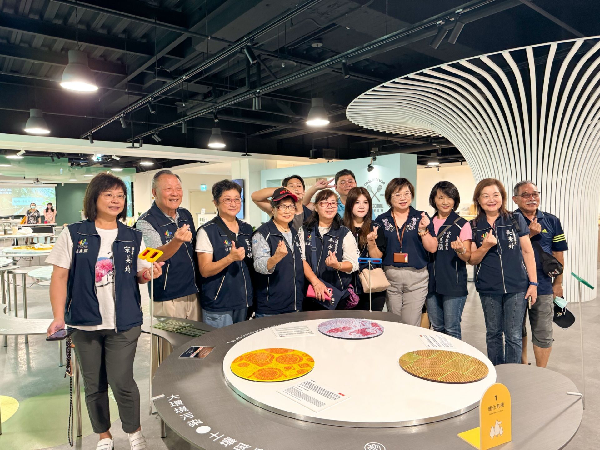 信義區區長與里長們共同體驗植境常設展〈GO VEG一口蔬食〉