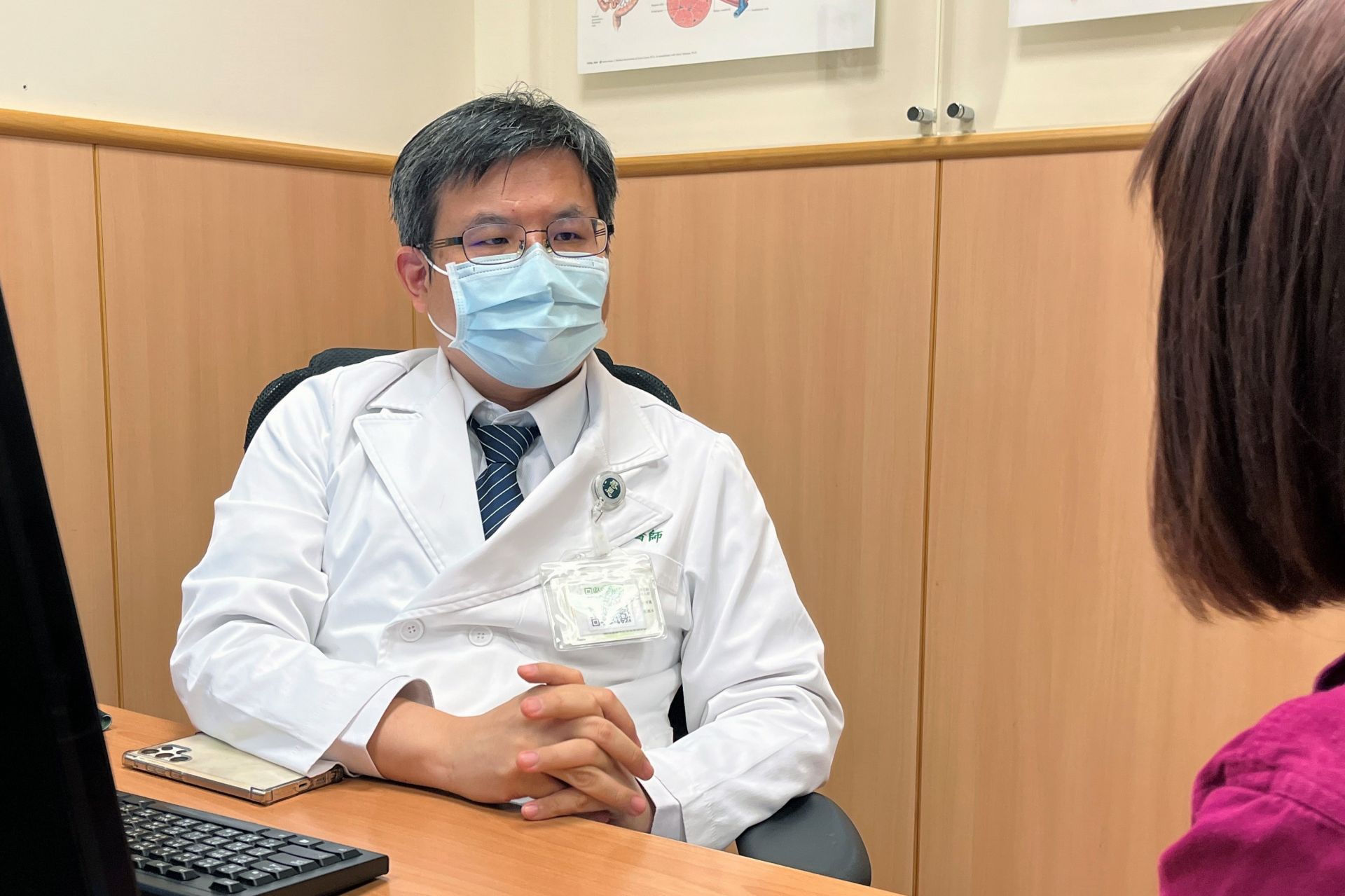 台中慈濟醫院副院長余政展指出,免疫療法問世後配合化療,能提高晚期胃癌存活率。