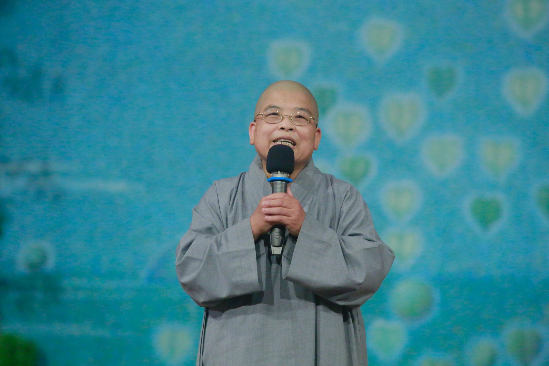 德(木雨)師父勉勵:「日日行善,行孝不能等,要成為頂天立地,安定社會的力量。」