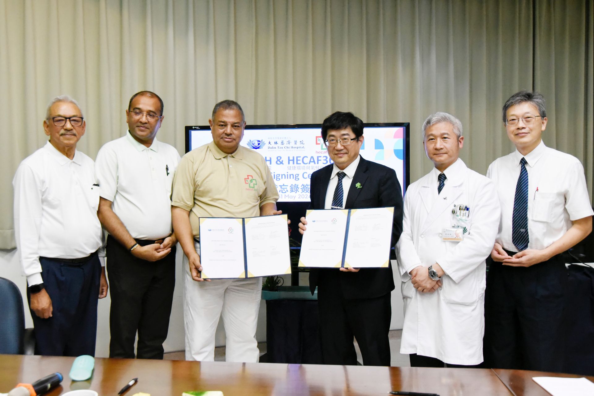 醫院代表林名男副院長與尼泊爾環境與氣候基金會Health Environment and Climate Action Foundation (簡稱HECAF 360)代表Mr. Mahesh Nakarmi簽訂合作備忘錄。