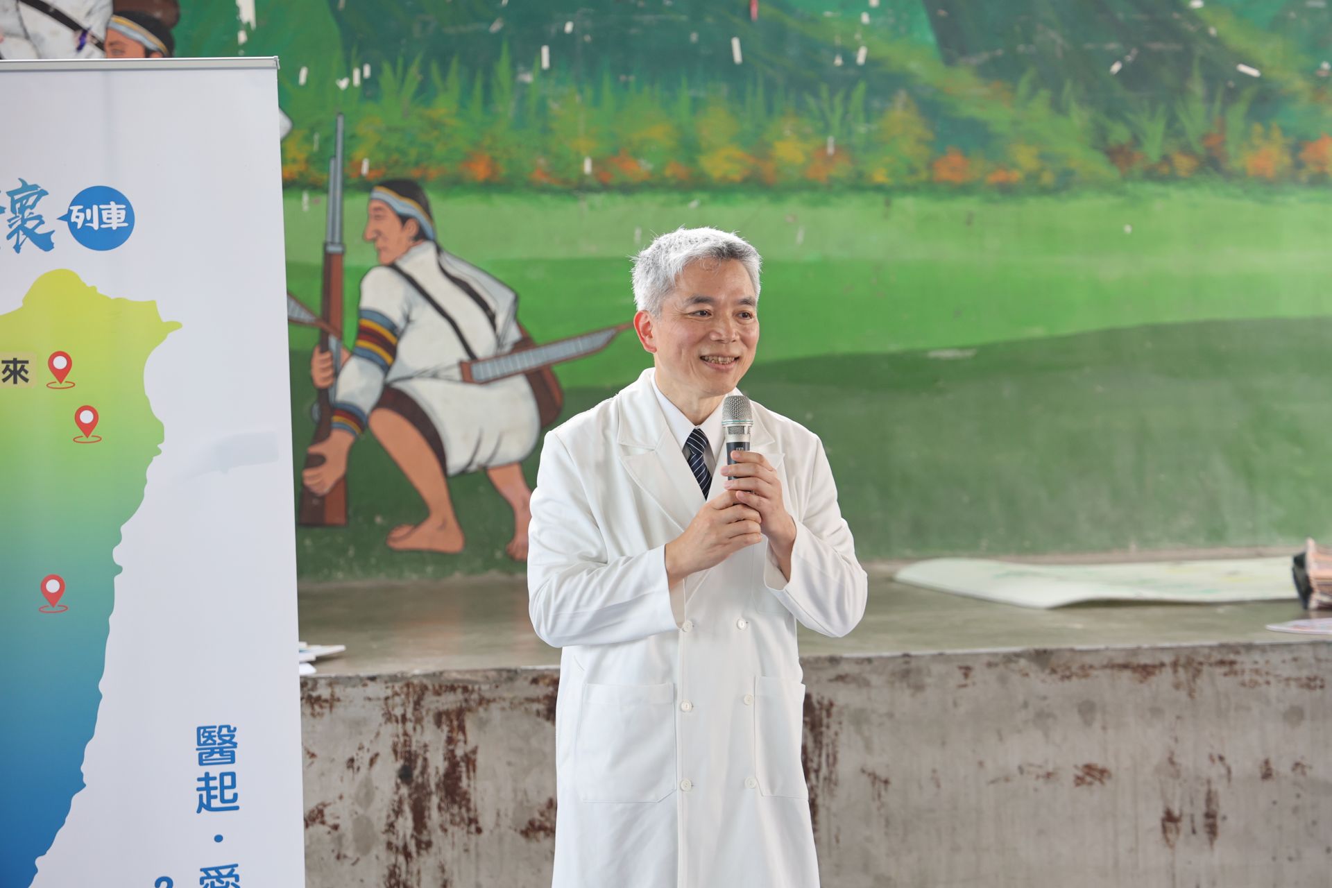 復健醫學部主任梁忠詔表示,透過篩檢,照顧0到100歲的鄉親健康,希望村民以快樂輕鬆的心情來篩檢、學習健康知識進而降低疾病發生。
