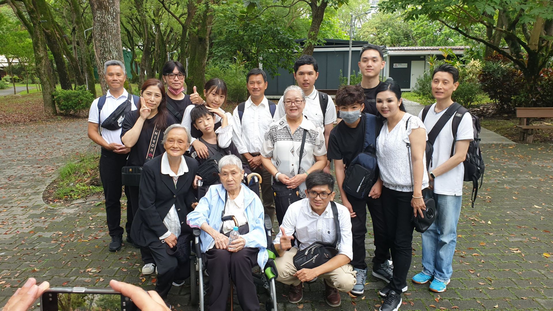 梁啟河留給全家人的就是大愛,以及兄弟姊妹要團結,有來自國內外親友從美國,加拿大,澳洲香港等地一起來祝福老師完成心願