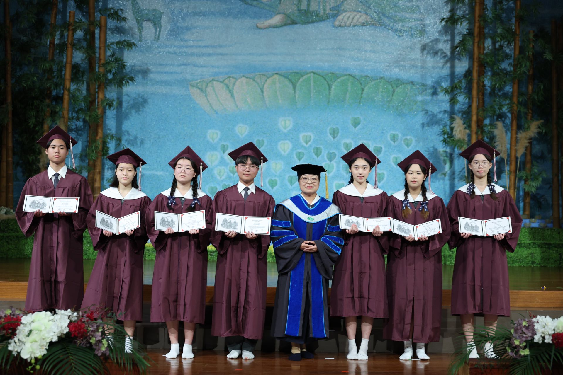 第二屆雙聯學位共有七位畢業生同時取得慈大附中與美國緬因中央中學畢業證書