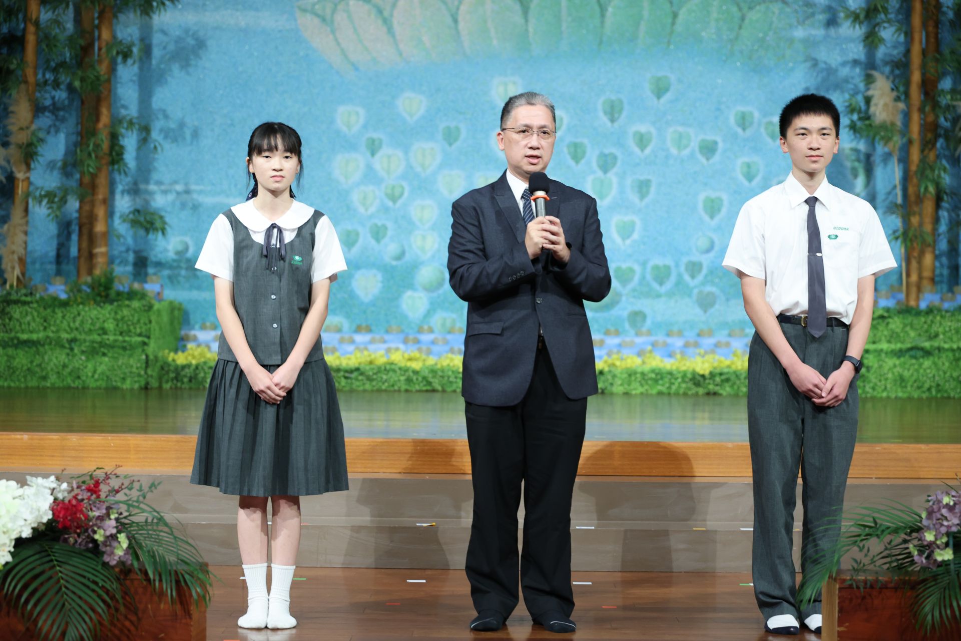 畢業生家長代表王智賢爸爸希望畢業生們在未來都能以一己之力,回饋社會。