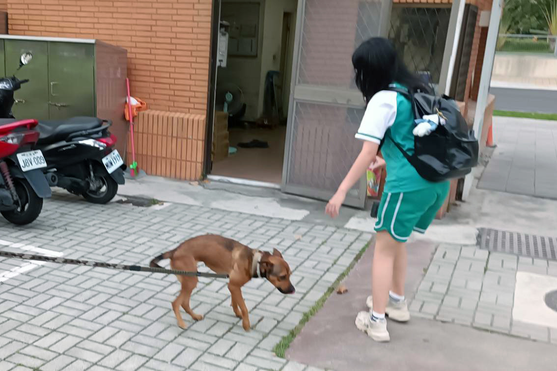 門口與學生道別