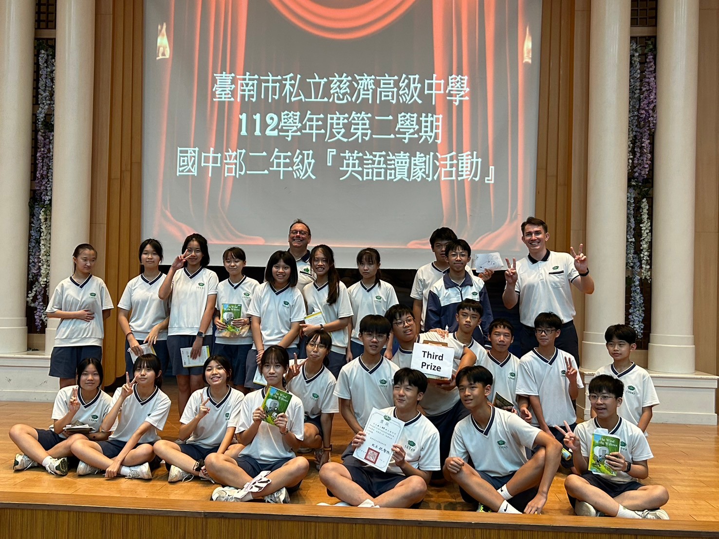 臺南慈中國二英語讀劇,展現多元活潑英語學習力。