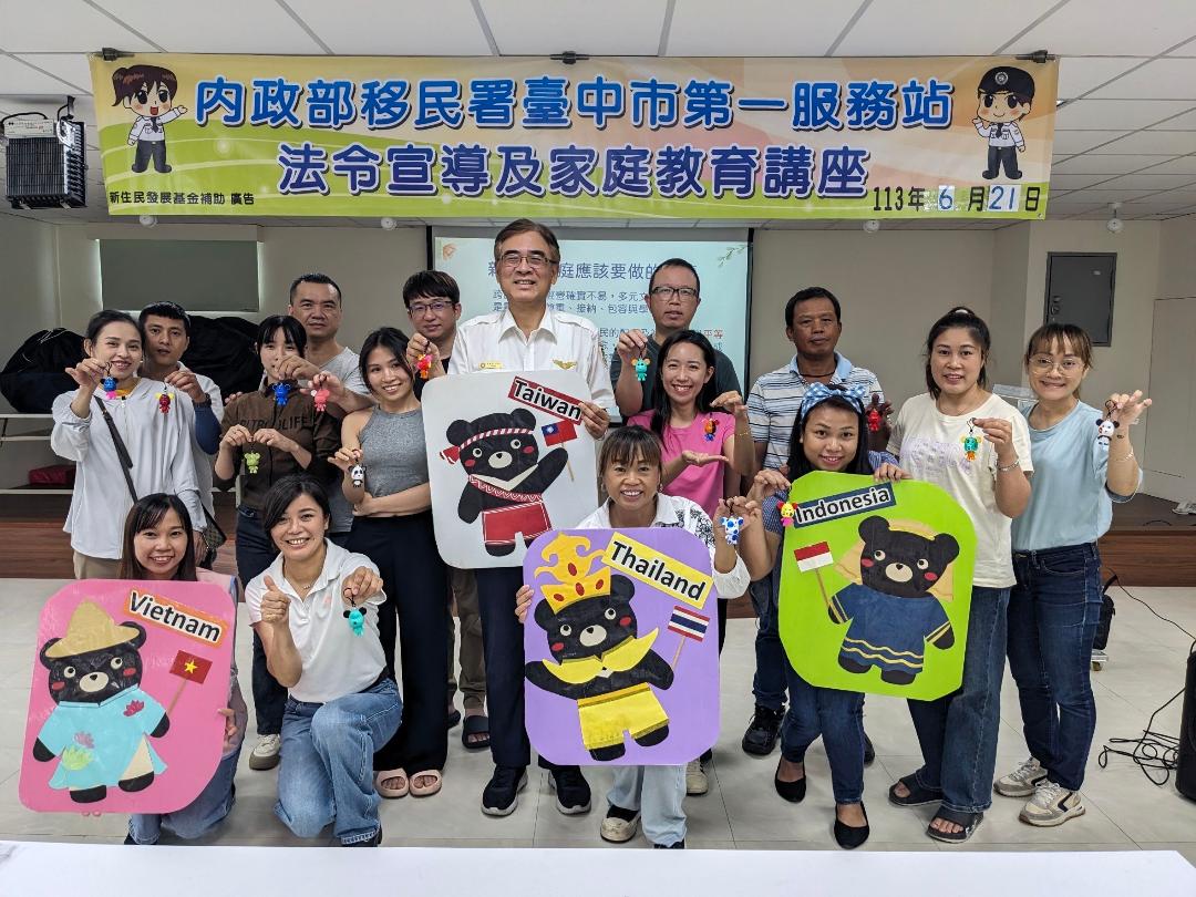 移民署臺中市第一服務站舉辦家庭教育講座邀新住民多元文化講師與新住民分享在臺生活經驗。