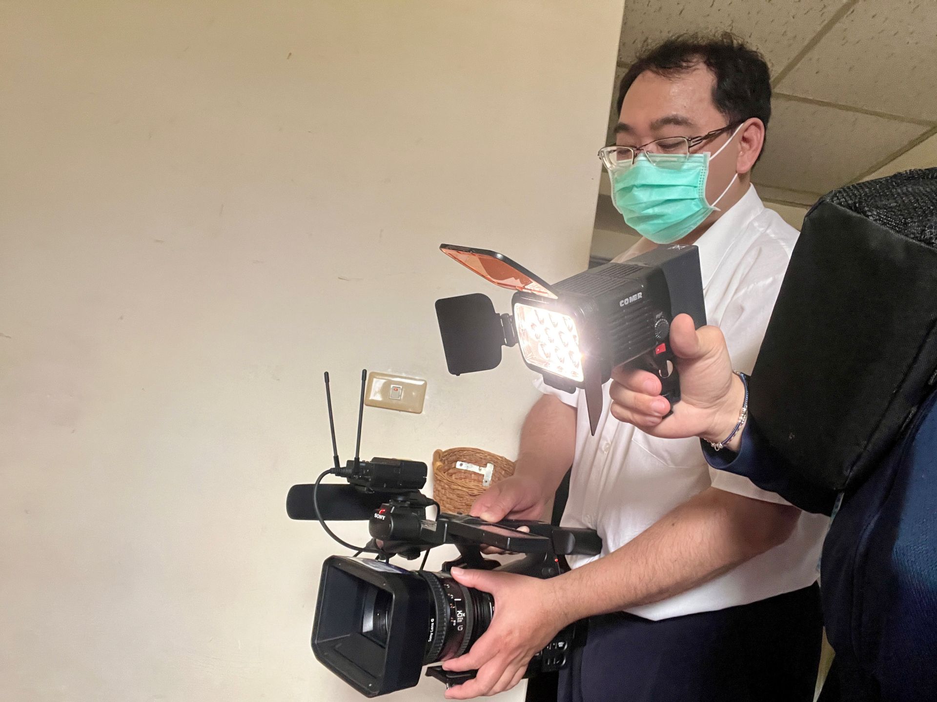 花蓮慈濟醫院公共傳播室團隊承接製作影片的任務,花了一周的時間拍攝與後製,圓滿林永金想要幫助人的夢想。