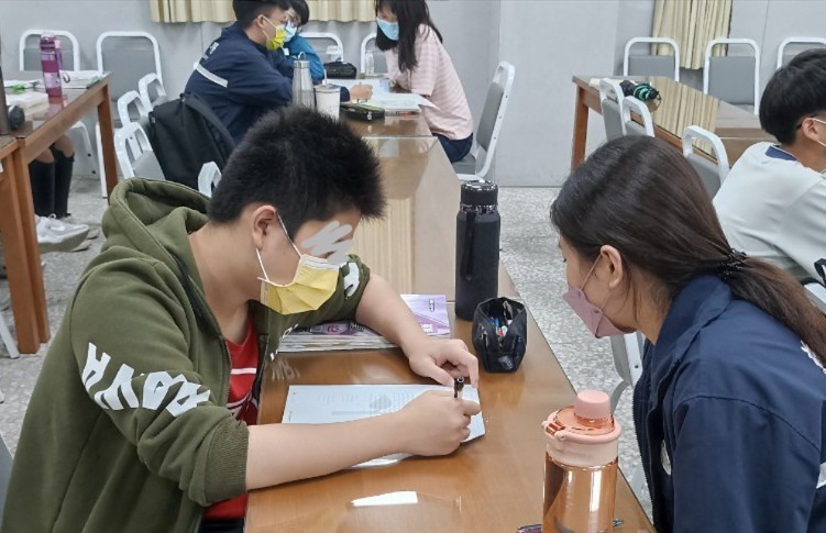協助學生提昇學習能力並輔導其生涯規畫與發展