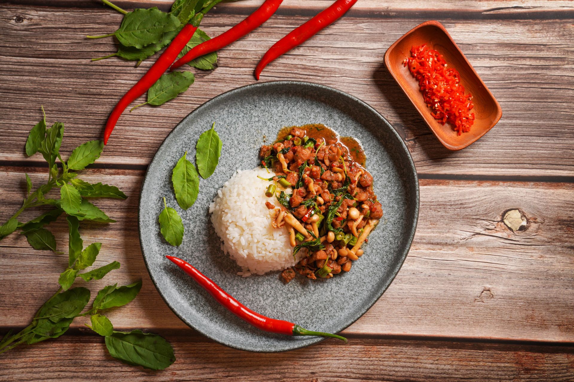 泰維根Thai Vegan選用植物肉搭配泰國香料，打造出獨特濃郁的泰式口味。