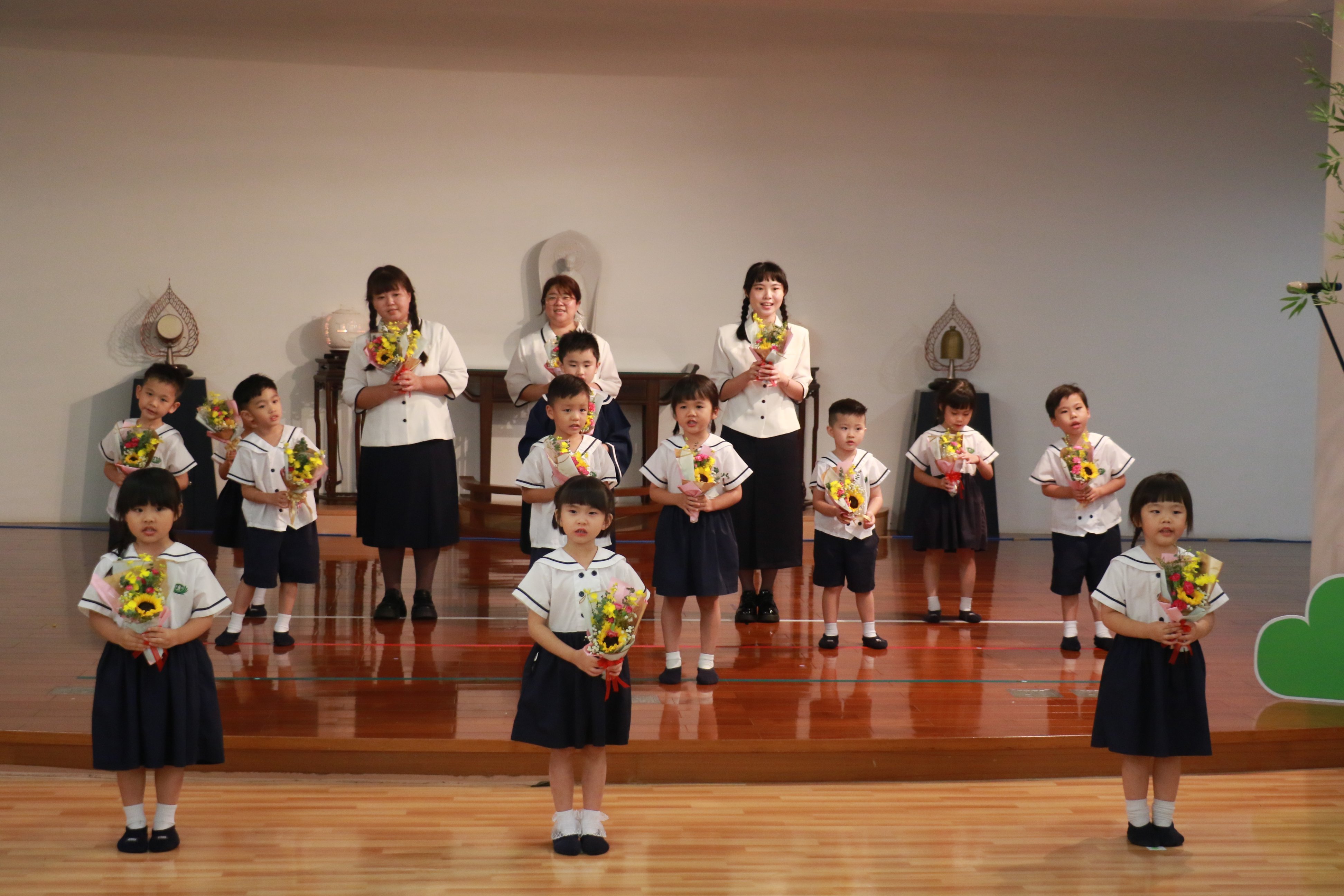 幼幼班到大班學生都帶來精彩表演展現學習成果，並歡送畢業生。