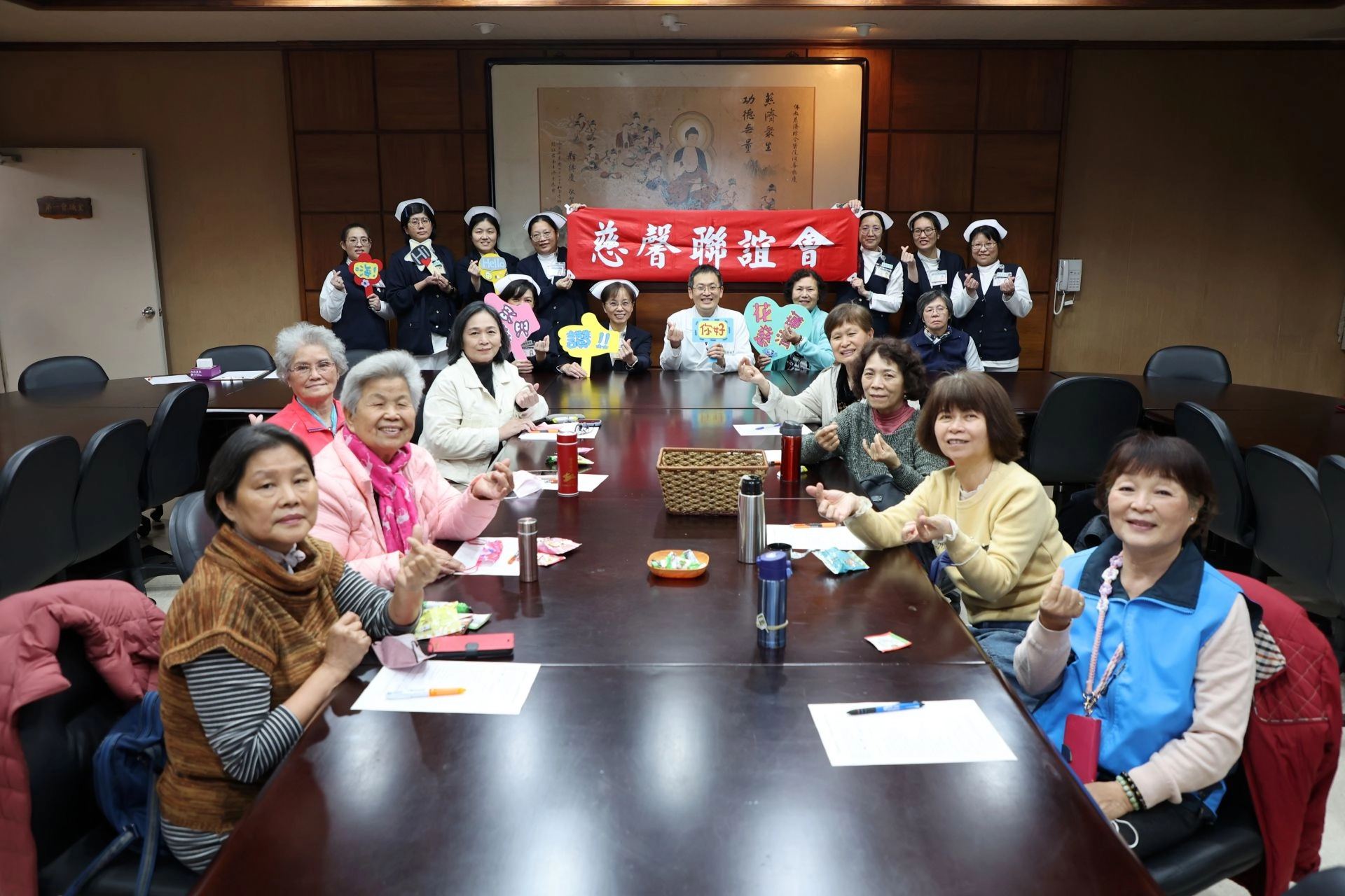 三月八日國際婦女節,花蓮慈院乳房醫學中心「慈馨病友會」舉行「與自己的美好關係-練習愛自己」健康講座。