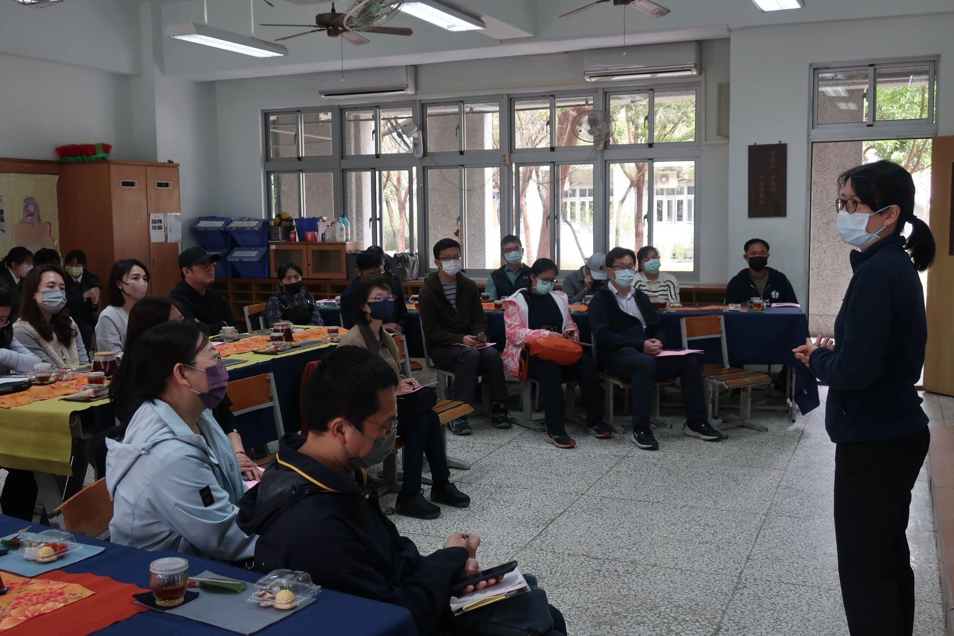 任課老師入班向家長說明課程規劃,讓家長能更了解孩子在學校的學習情況。