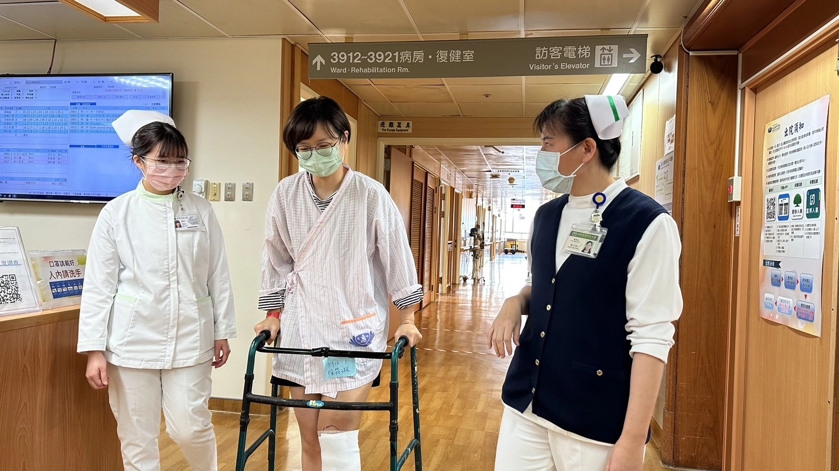 兼任臨床教師充分與系上老師溝通,幫助學生將理論知識,轉化應用在臨床照護中。