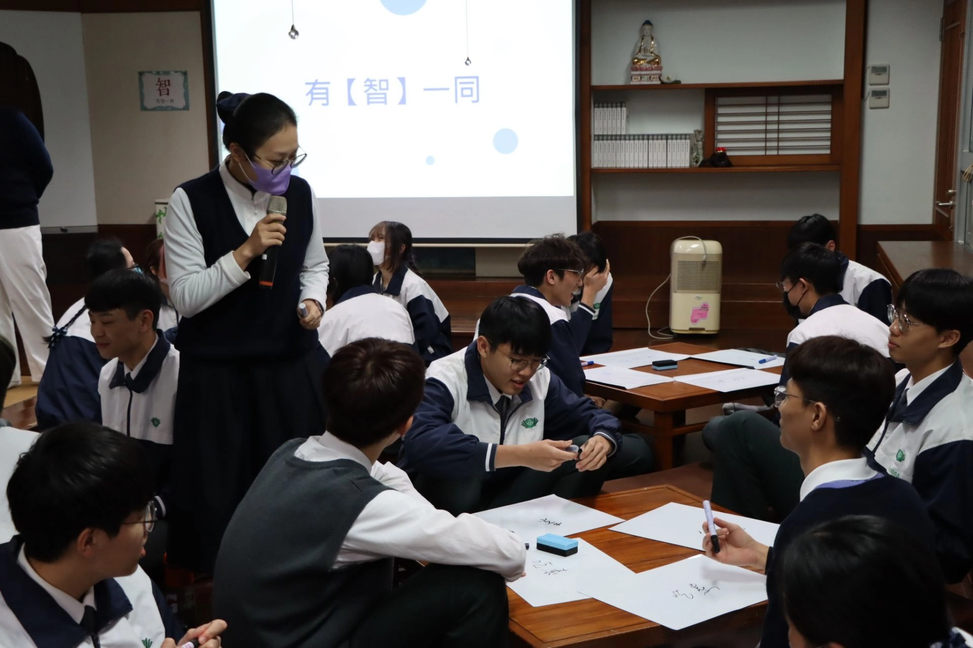 「智-有智一同」,慈濟基金會宗教處青年推廣組帶領高三同學思考成年之後能做那些有利