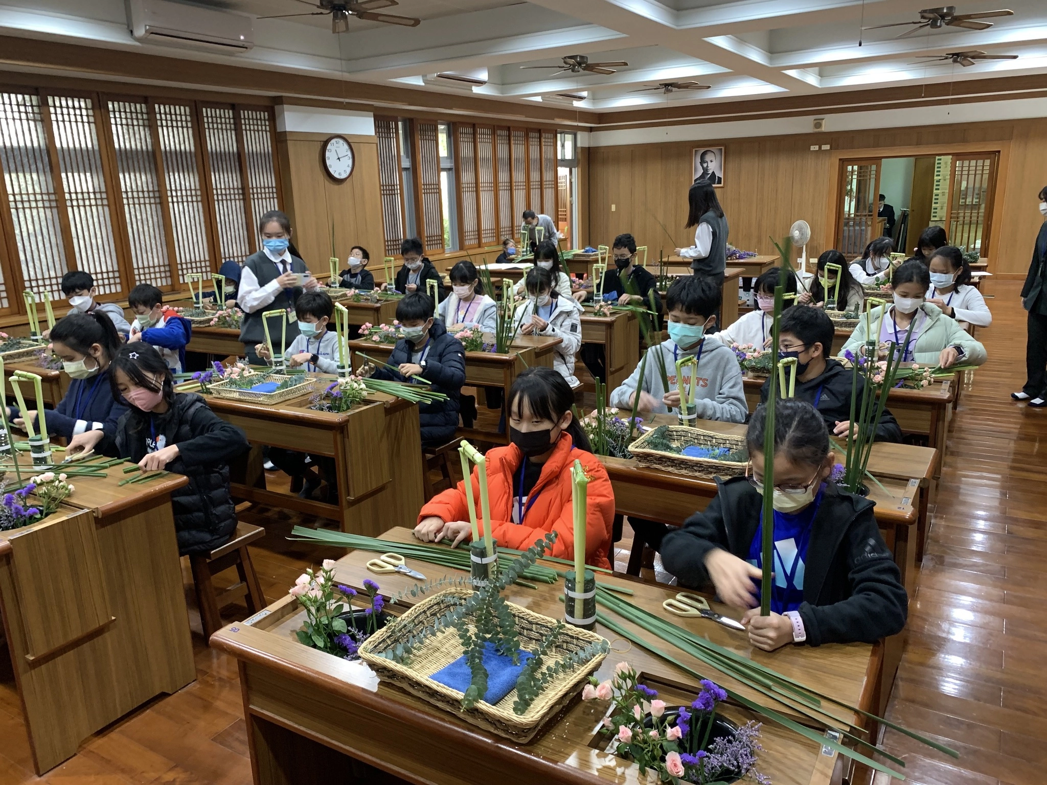 茶花道課程,培養學生專心一志做好一件事情。
