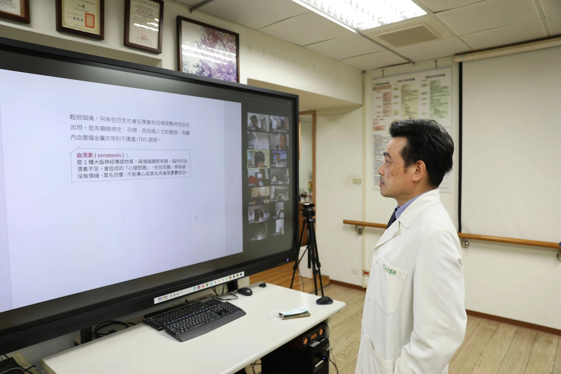 台灣鬱金香動作障礙關懷協會舉辦《巴金森病88問》線上讀書會,3月15日特地邀請花蓮慈濟醫院巴金森暨動作障礙治療與研究中心主任陳新源醫師與巴金森病病友共讀。