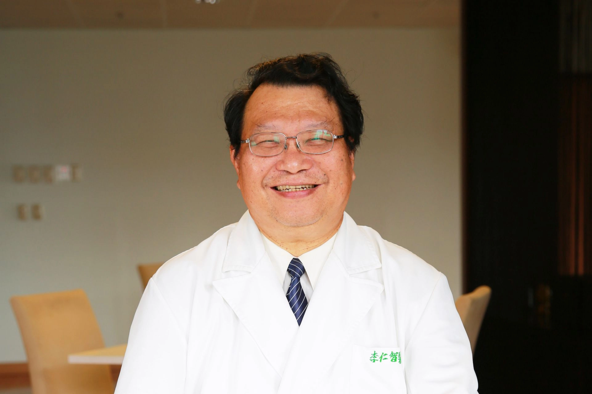 李仁智醫師帶領花蓮慈院胸腔內科及東部結核病防治團隊,長期致力追蹤治療花東地區結核病患者,達到東區病人失落率接近0%的優良成效。