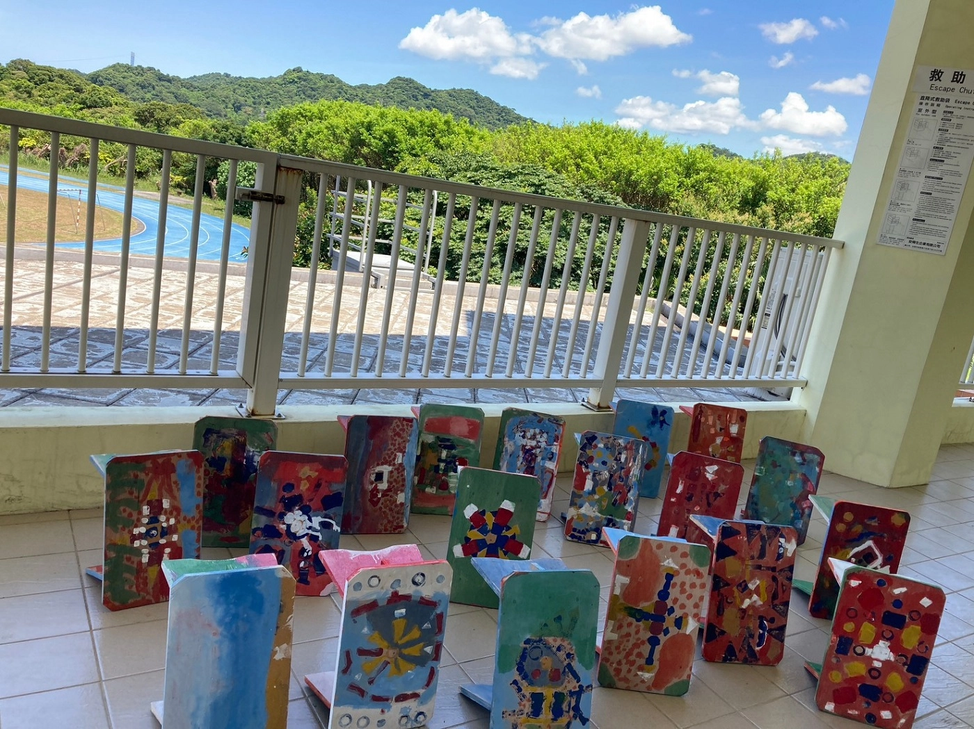 自己做的畢業禮物~小板凳(基隆市成長非營利幼兒園)