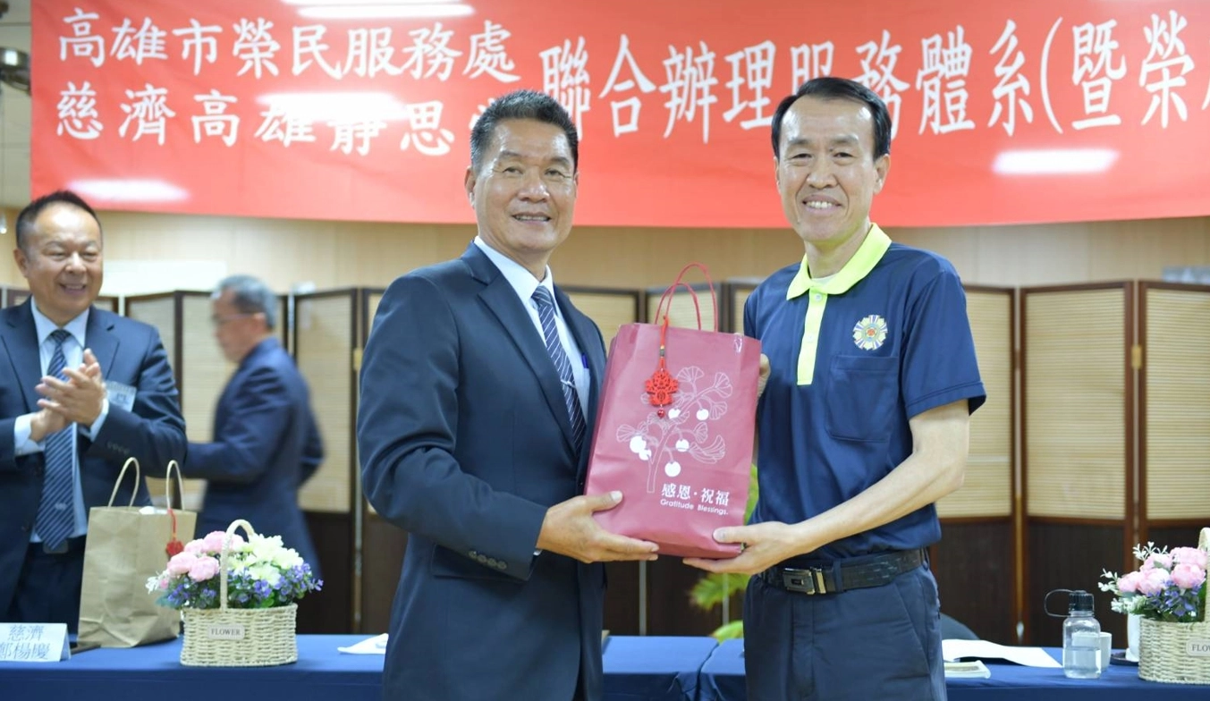 林立才處長(右)表示,在急難來臨時,透過相互幫助,啟發人人心中的善念,持續共善作為,讓社會處處充滿溫暖。