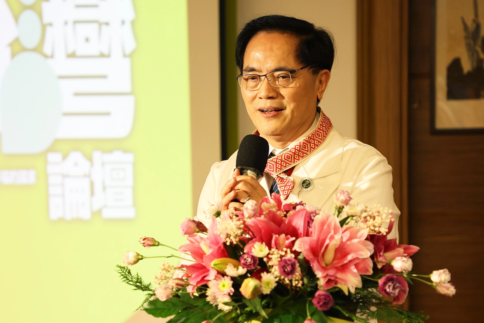花蓮慈濟醫院院長林欣榮提到,這幾年中央政府支持,花蓮及台東民眾平均餘命連年提升,在糖尿病共照、C型肝炎與癌症治療上也見到明顯的成效,對的政策希望可以持續下去。