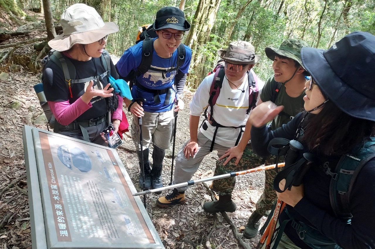 透過山野教育與LNT理念,實踐環境保育。