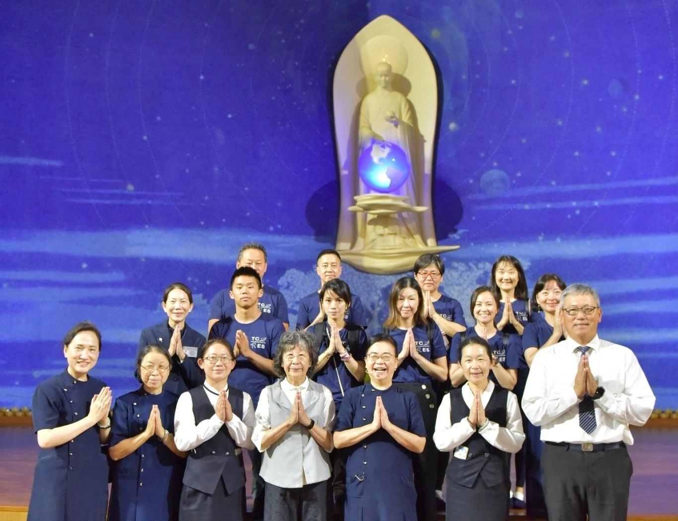 高雄講經堂的太陽系行星圖是1966年慈濟創辦當日農曆三月二十四日實景,由一平方公分的馬賽克拼貼而成的莊嚴畫面令家長們震攝與驚嘆不已。