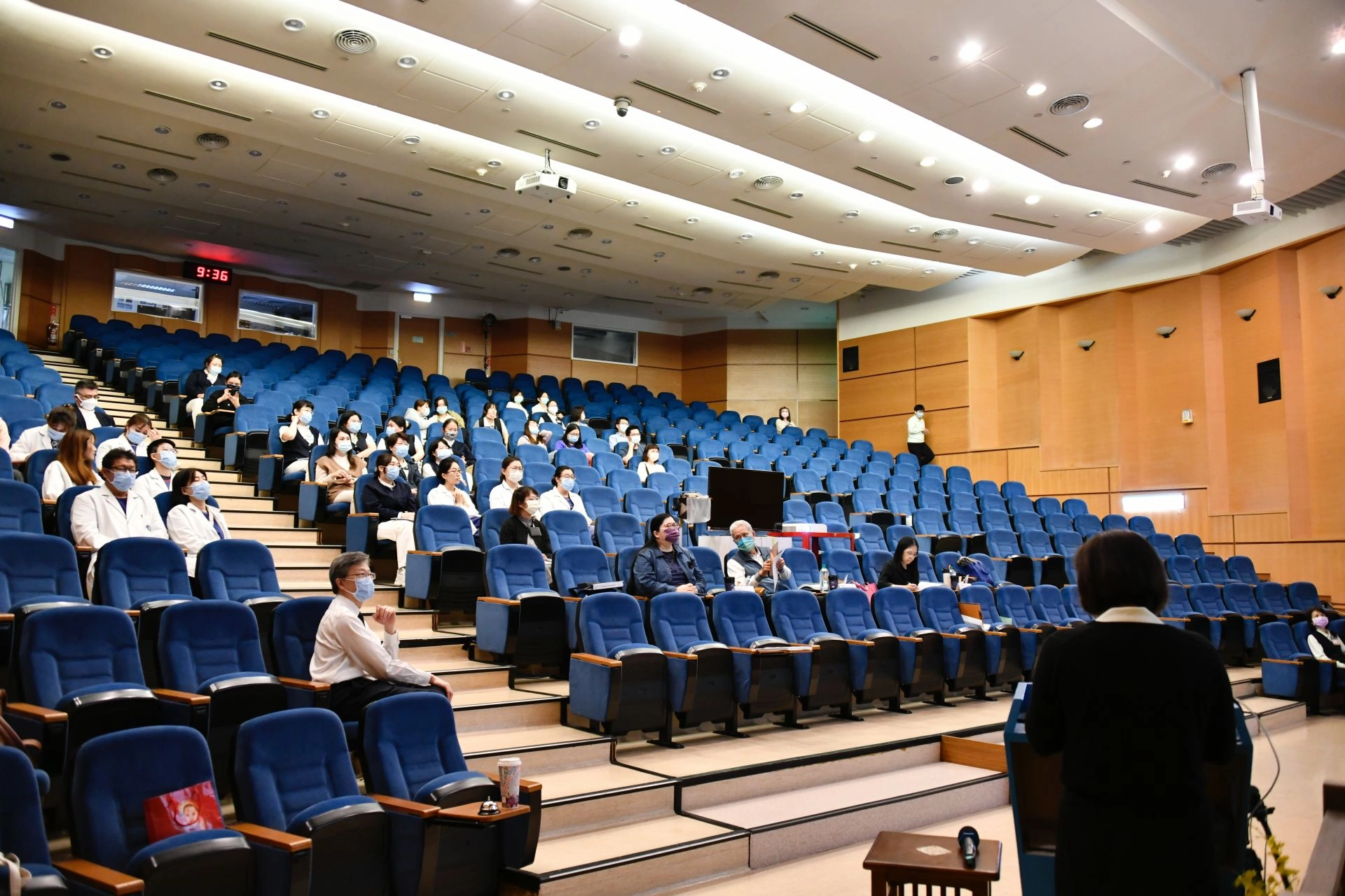 大林慈濟醫院在五樓大講堂舉辦「第20屆醫品圈成果發表會」,現場還有來自麻豆新樓醫院、天主教若瑟醫療財團法人若瑟醫院等醫院前來觀模學習