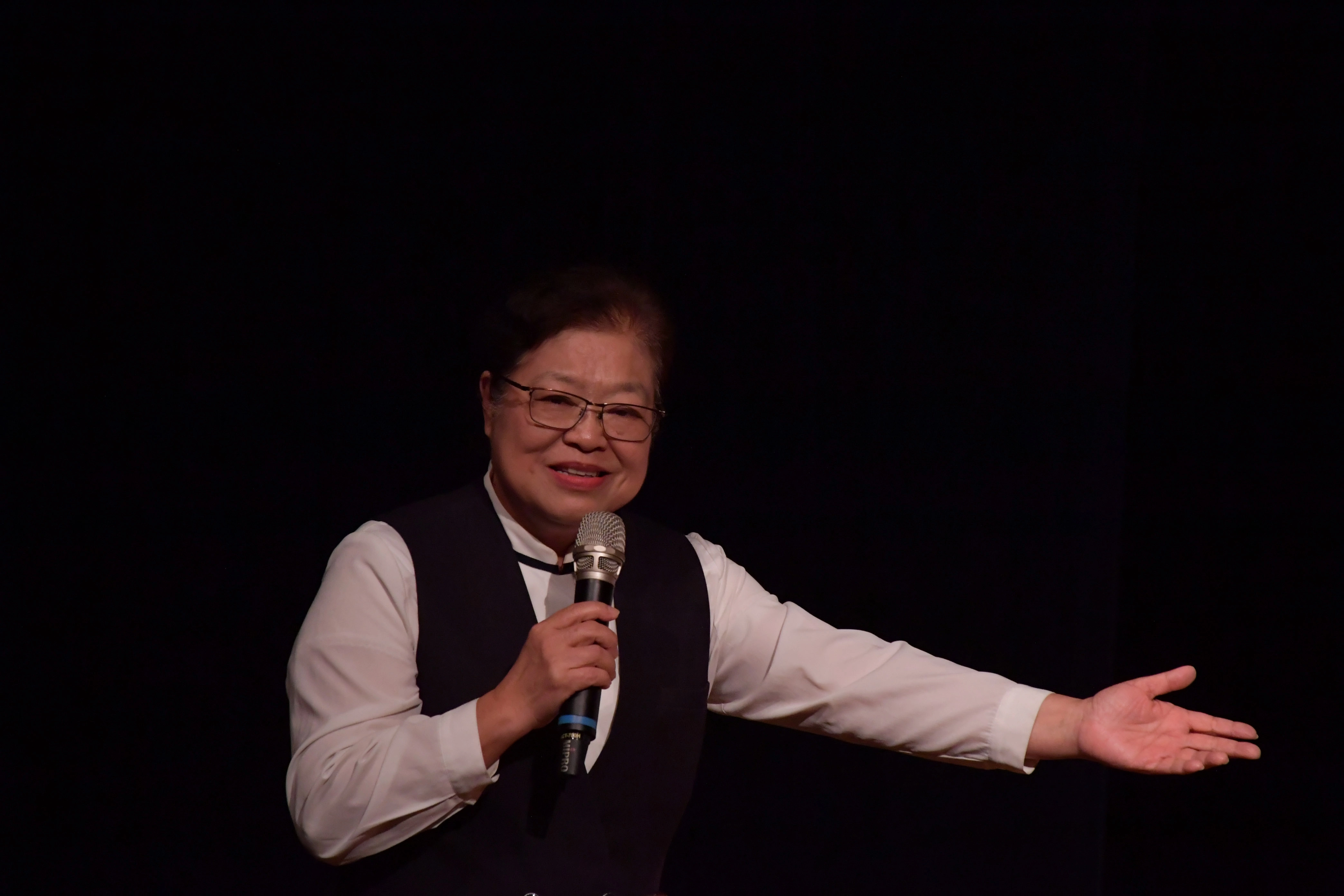 校長感謝指導老師和孩子們長期耕耘,透過藝術傳遞美與善。