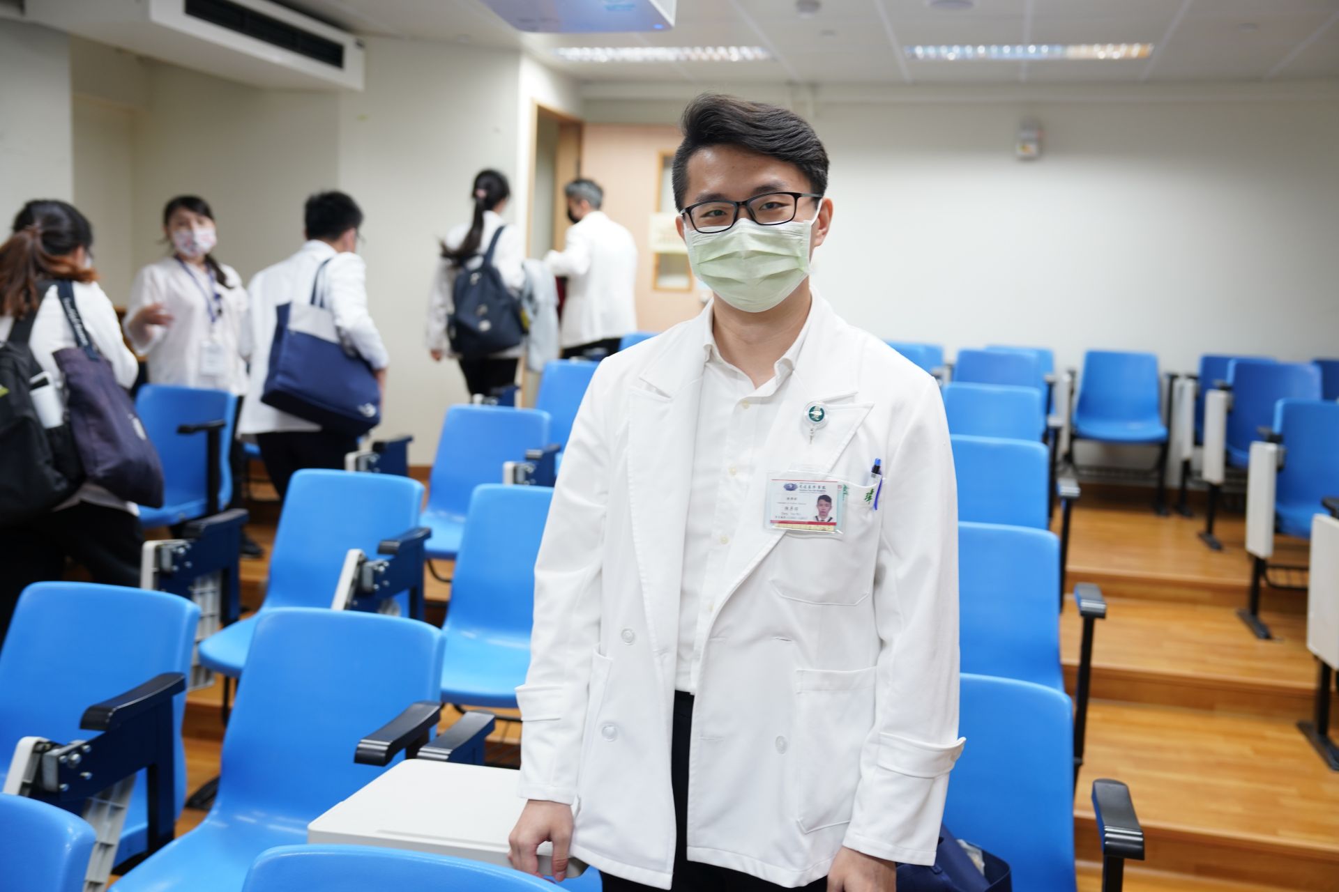 考生陳彥瑋表示,考官的回饋建議是除了與病人溝通時要講得更白話更清楚,而且還要衛教病人正確的知識,OSCE獲益良多。
