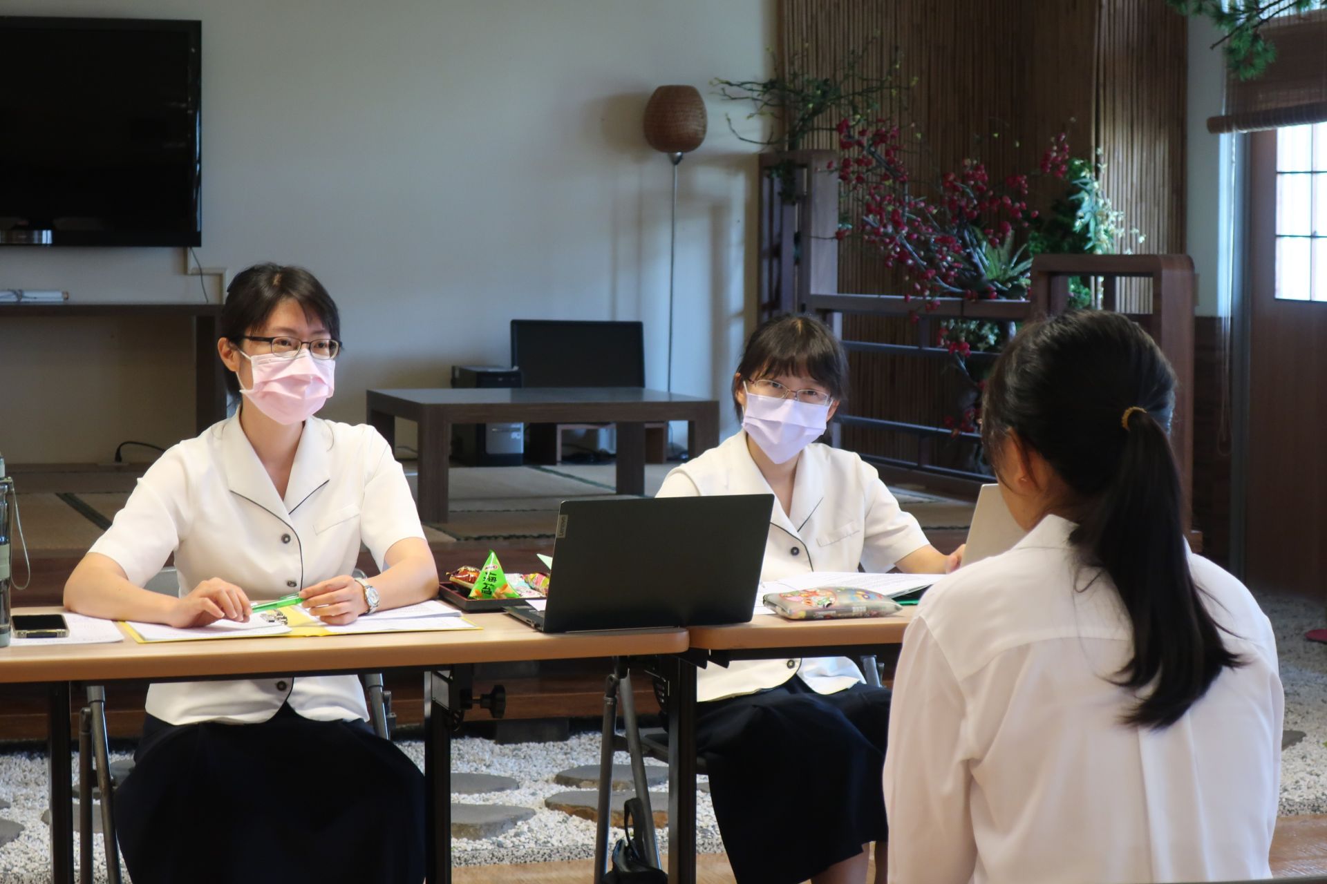 師長給予建議,期盼學生能有更好表現。