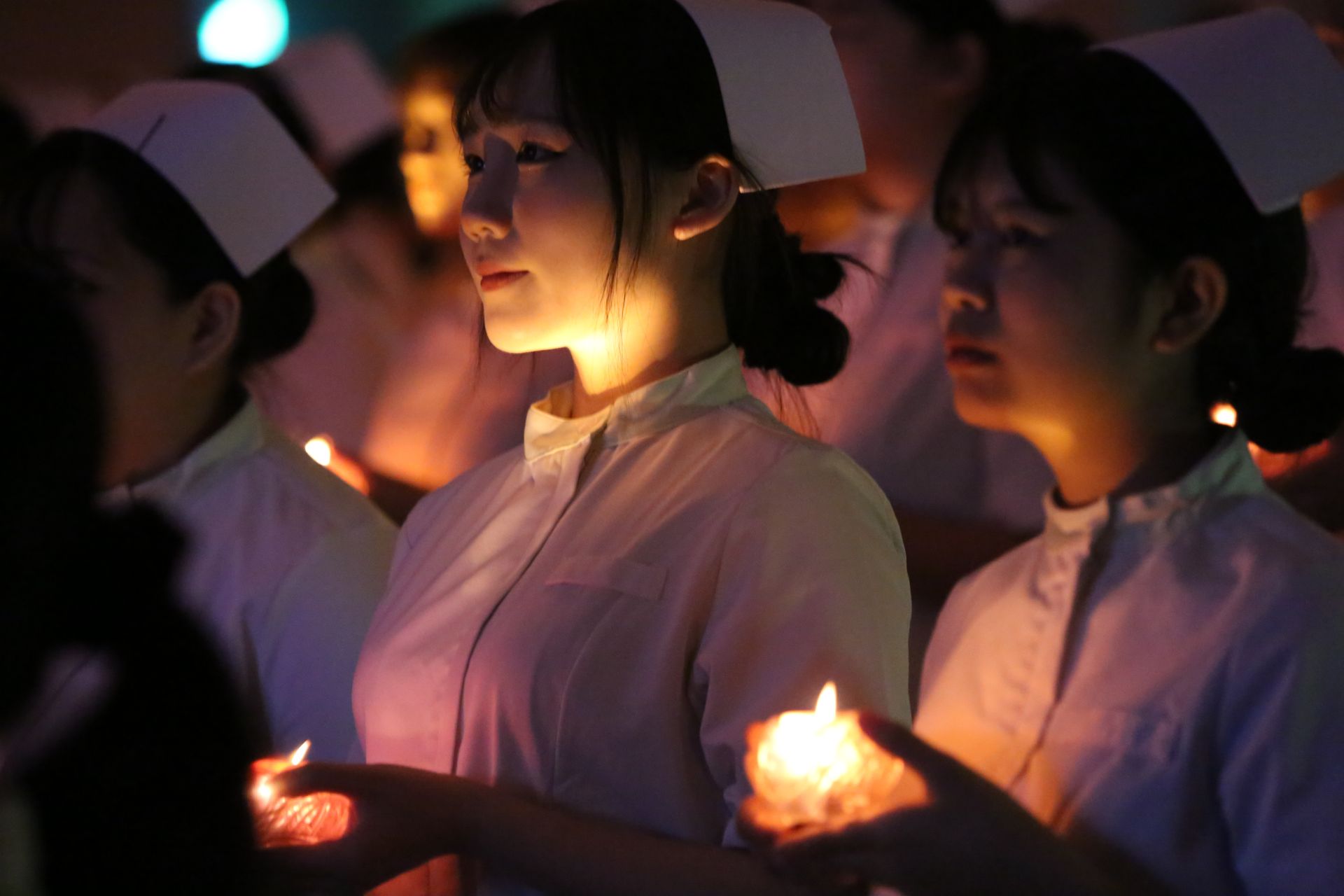 點亮心燈,傳承視病如親的護理精神。